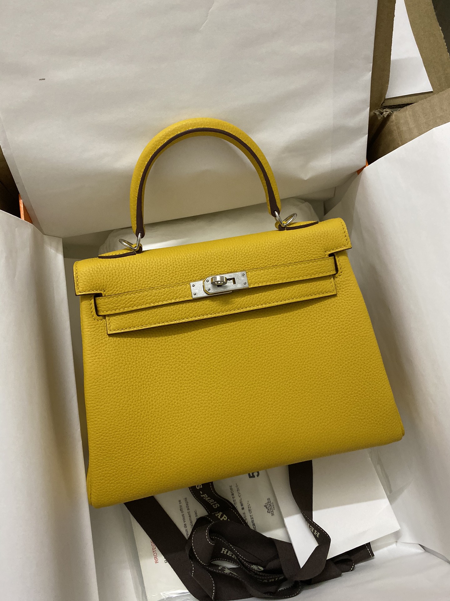 Hermes Kelly 28cm Handbag Shoulder Bag in Yellow Togo Leather